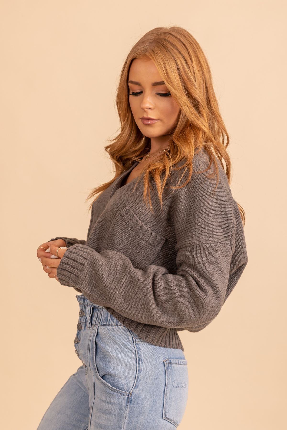Cropped gray sweater with buttons
