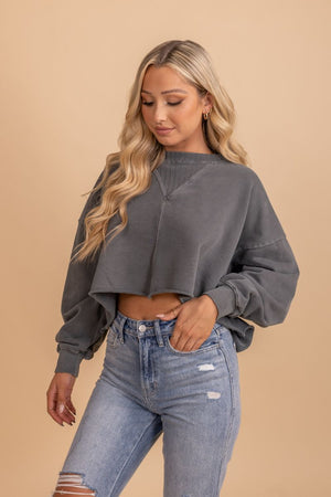Cropped gray long sleeve pullover