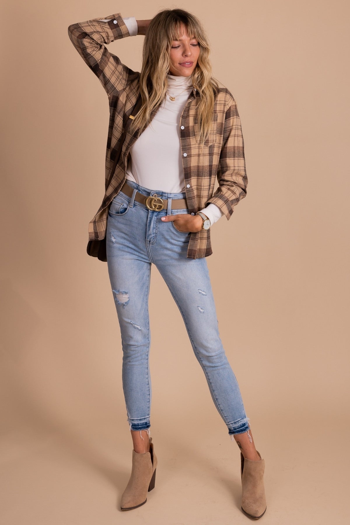 Fall outfits with brown plaid shirt