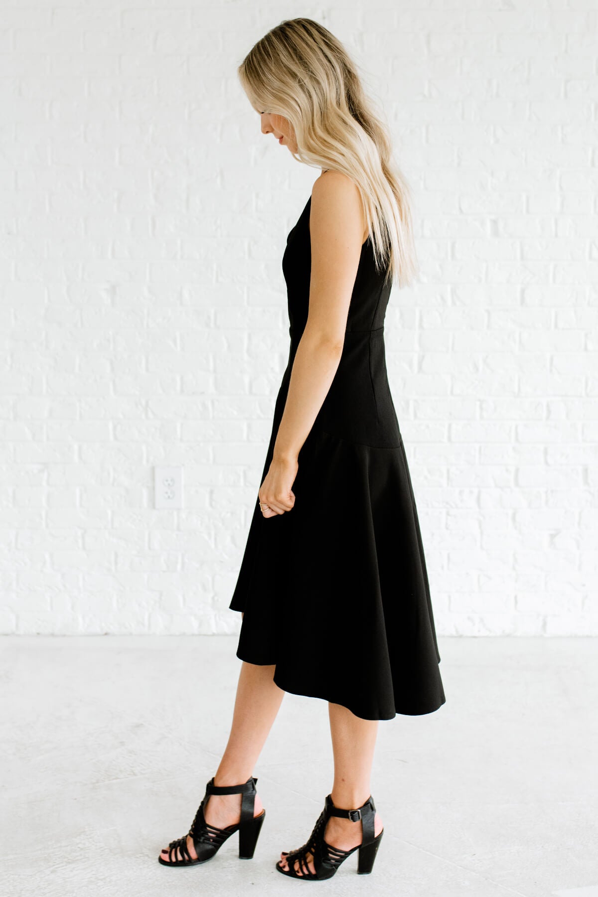 Black V-Neckline Boutique Knee-Length Dresses for Women