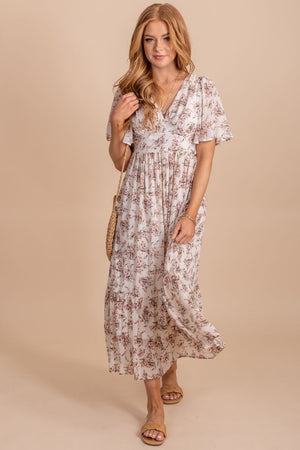 Maxi dress with v-neckline and tiered