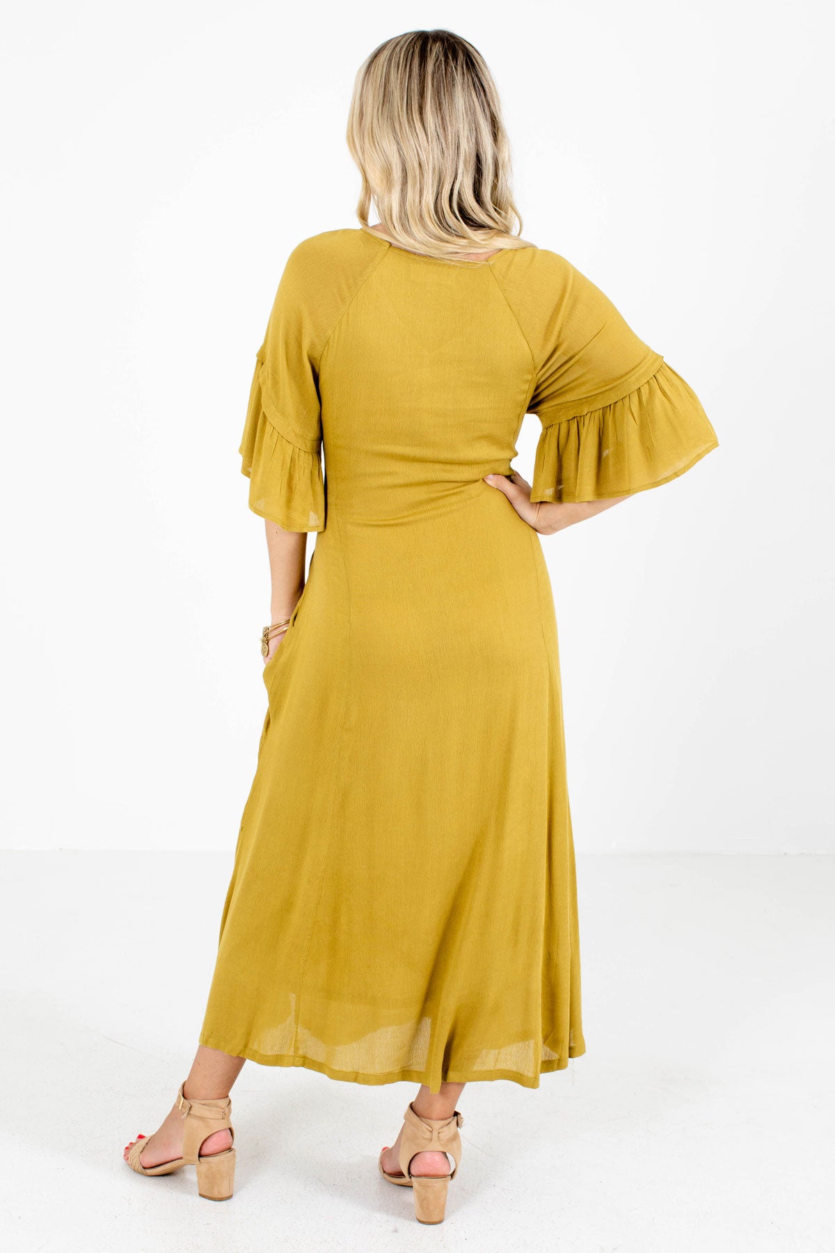 Women's Yellow V-Neckline Boutique Maxi Dress