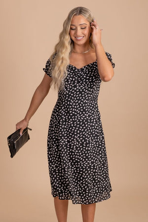 Black and White Patterned Dress with Sweetheart Neckline and Puff Short Sleeves