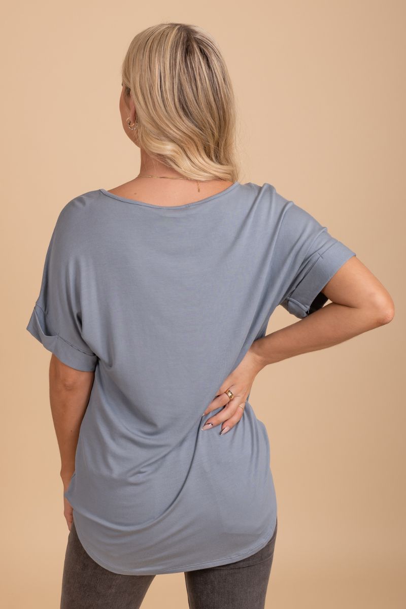 short sleeve blue gray rounded hem top