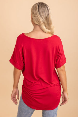 red short sleeve rounded hem top