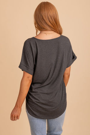short sleeve rounded hem v-neck charcoal top