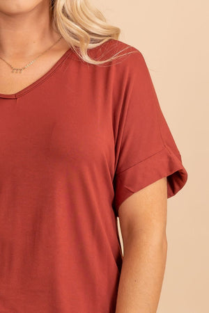 women's short sleeve dark rust top