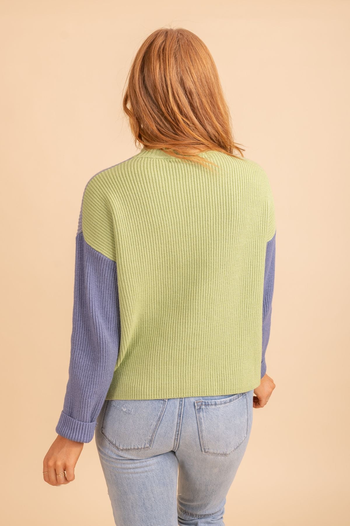 Woman's turtleneck sweater with knit material