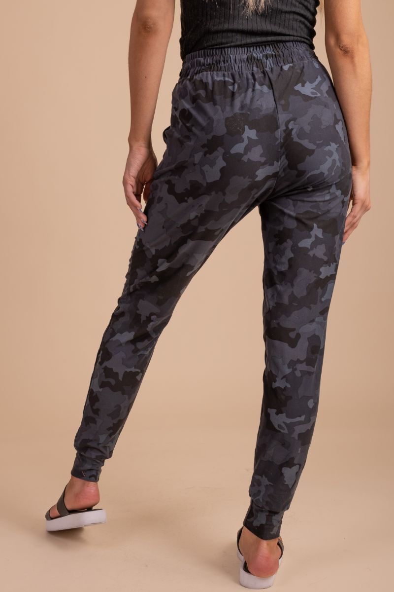FEDTOSING Fit Joggers for Women High Waist Tapered Sweatpants Black Camo,up  to Size XL 