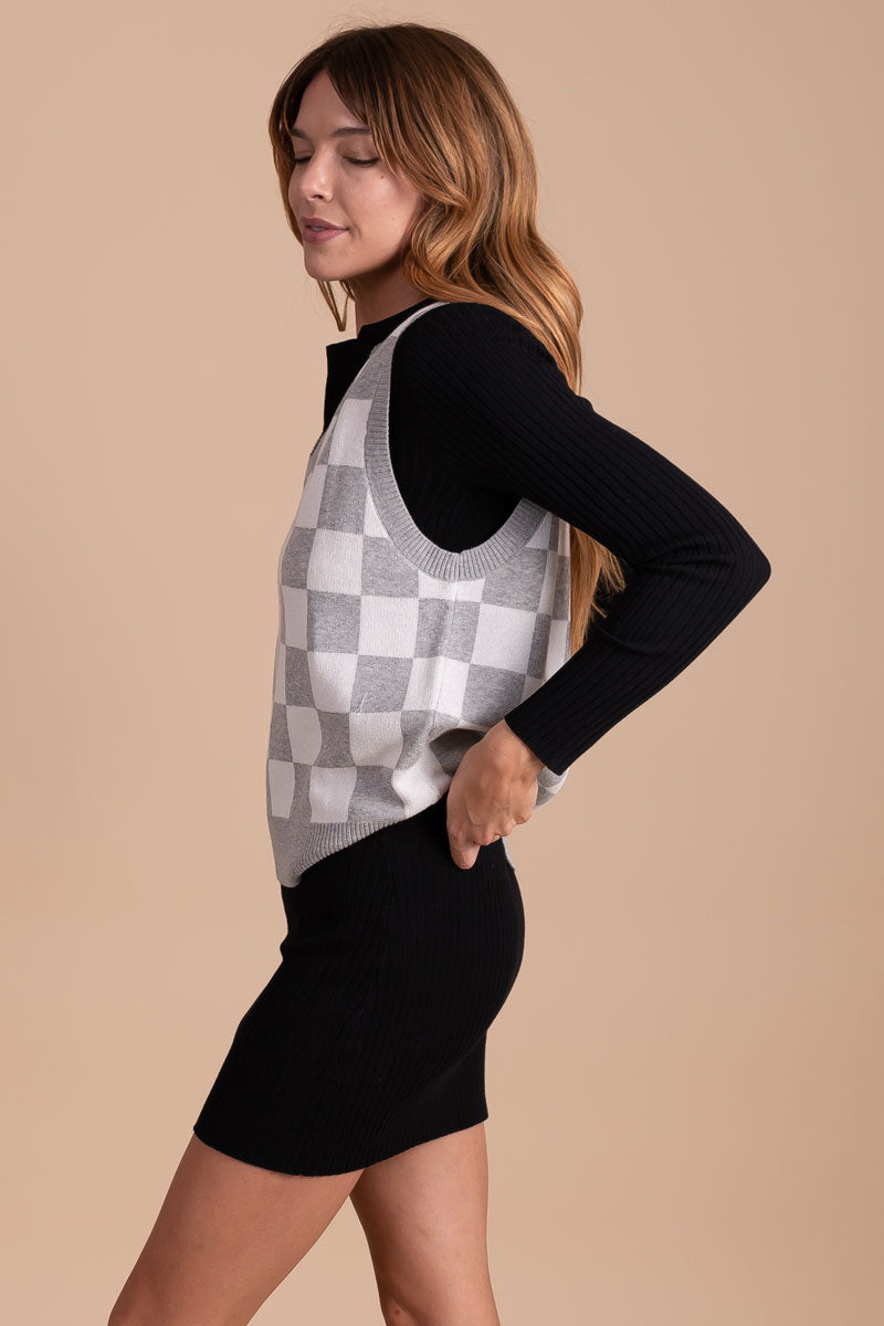 sleeveless checkered sweater 