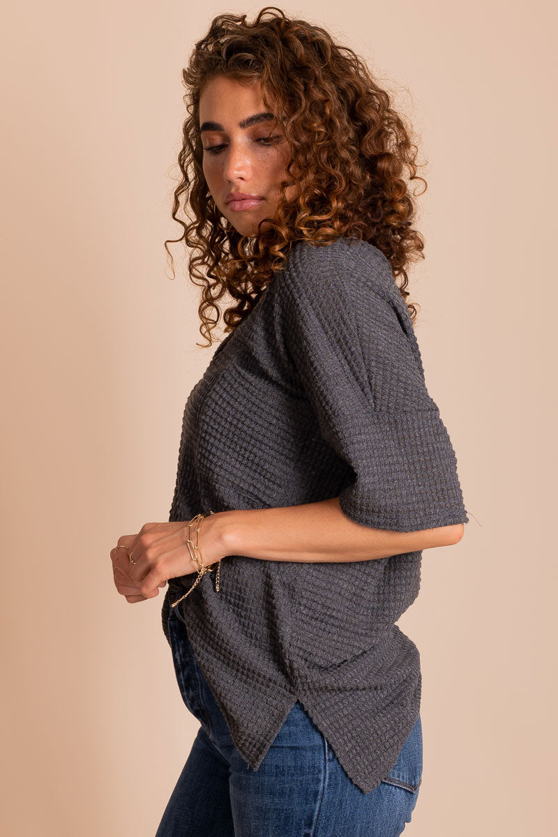 Pocketed Top with Knit Material and Short Sleeves for Women